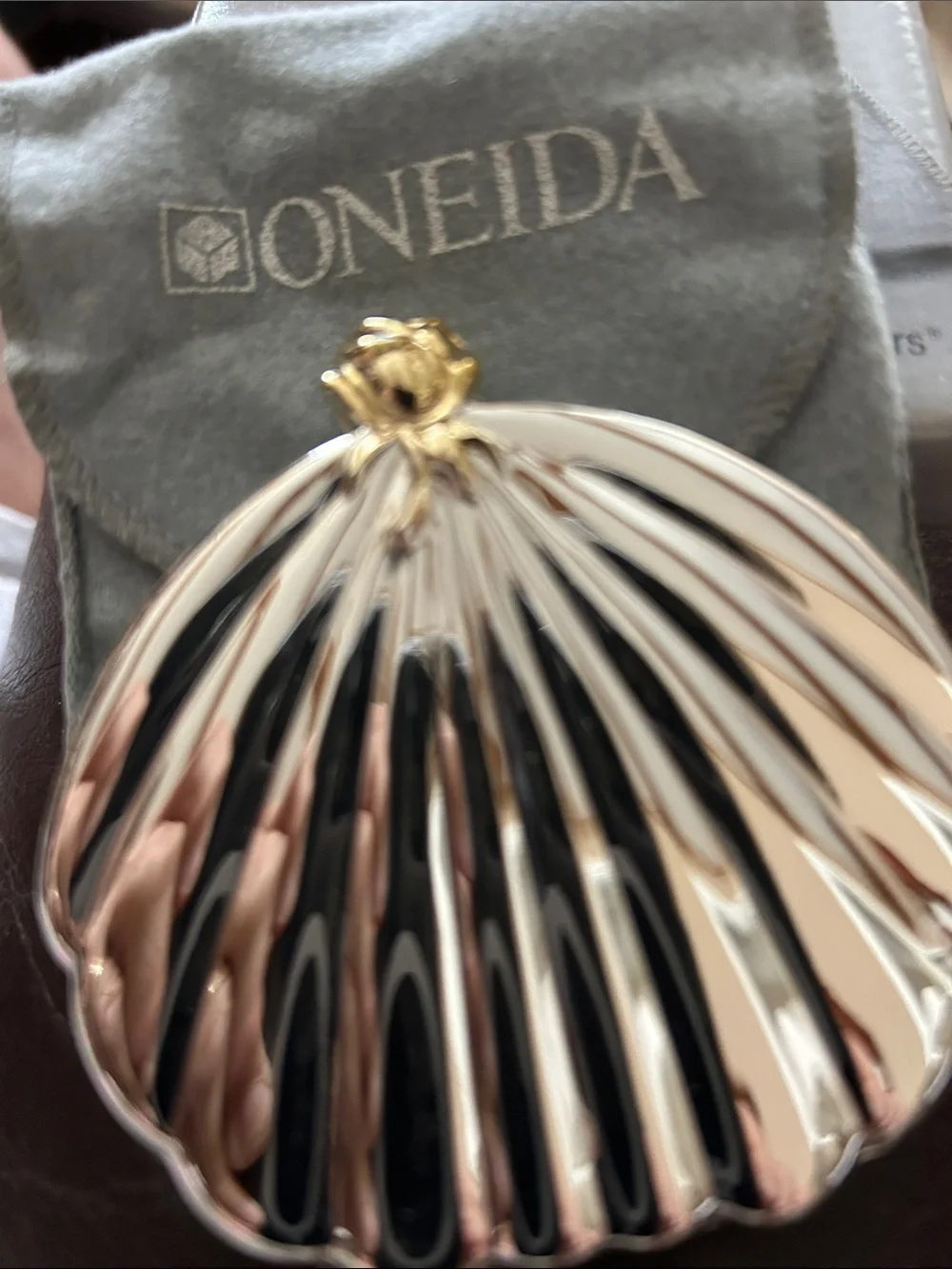 Oneida William Roger’s  Silver-tone Shell Compact Mirror with Gold Rose Mirror